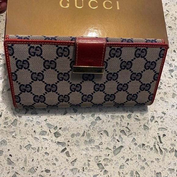 ❌SOLD❌💯 AUTH GUCCI WALLET♥️ - Picture 2 of 10